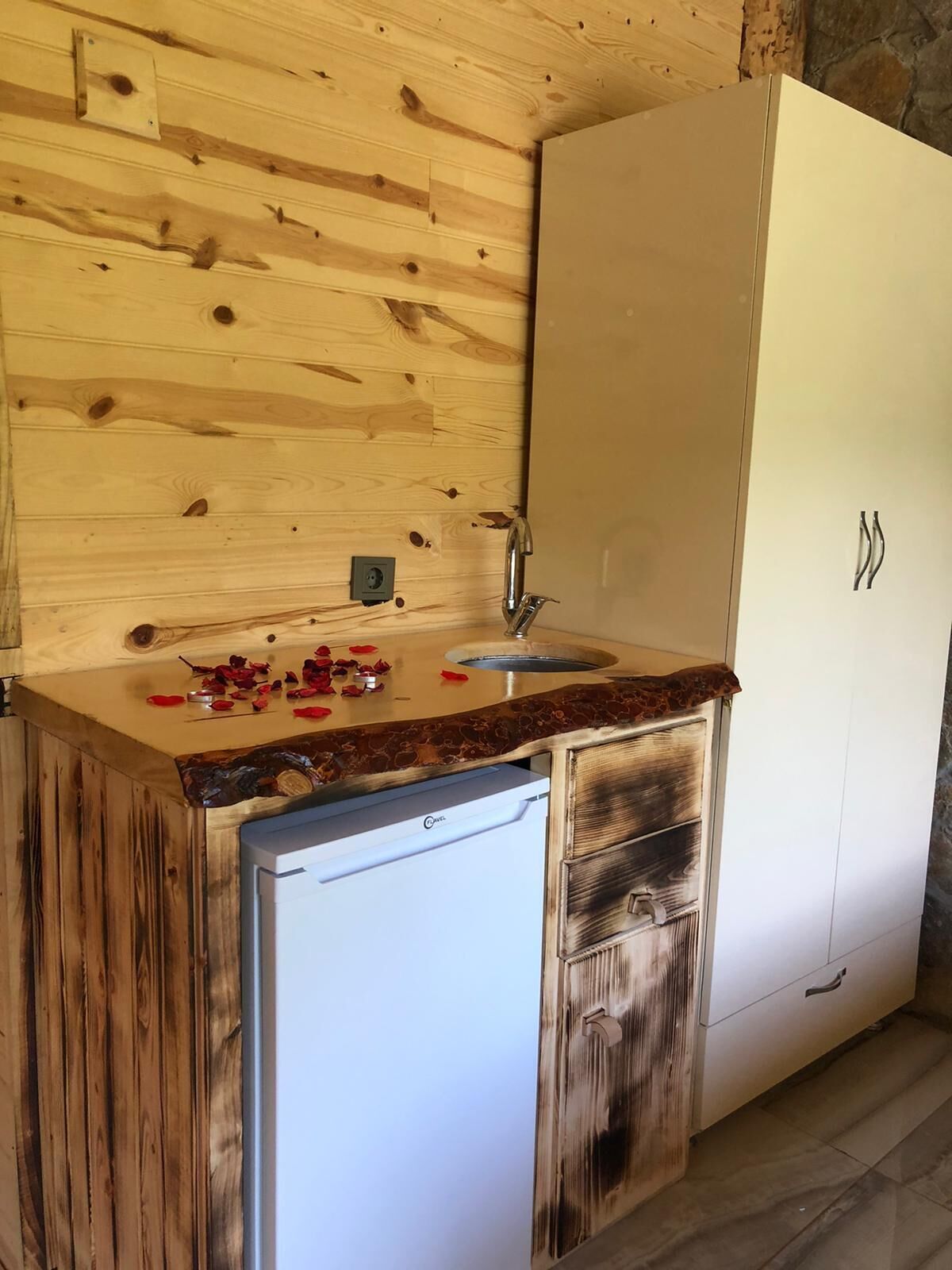 suite | desk, blackout curtains, soundproofing, free wifi