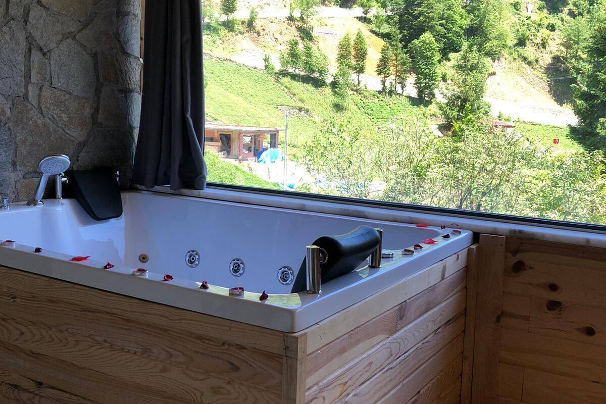 suite | desk, blackout curtains, soundproofing, free wifi