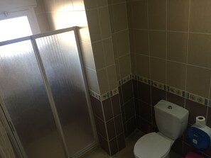 Shower, free toiletries, towels - Kaan Hotel (Cesme)