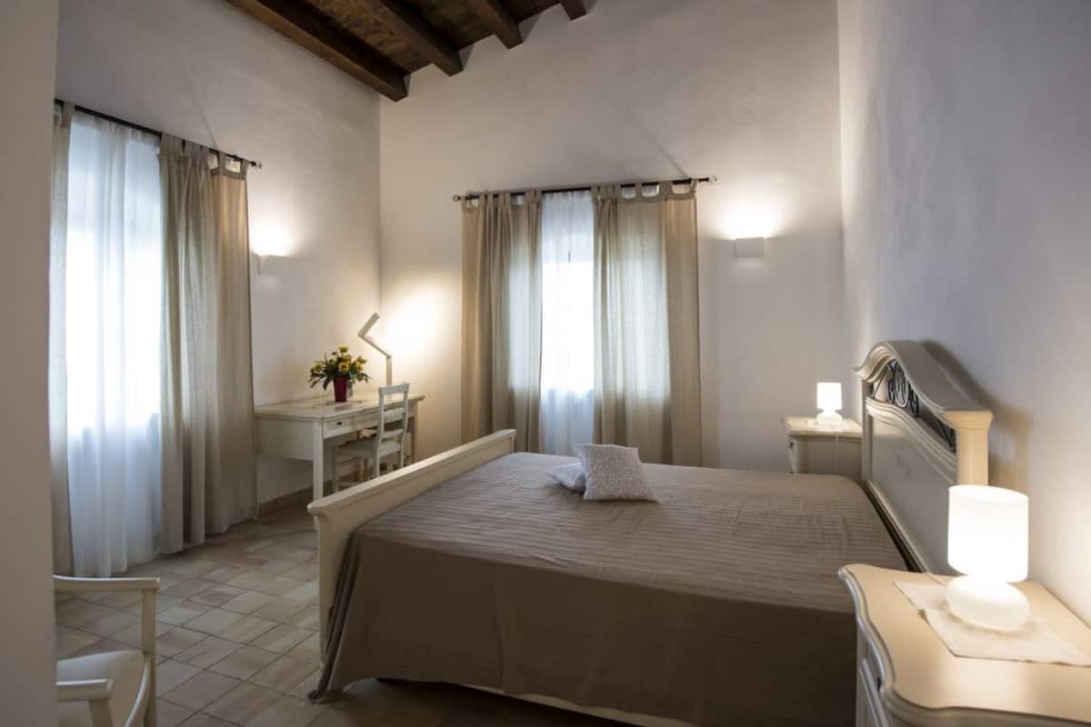 Comfort Room | 1 bedroom, desk, blackout drapes, soundproofing