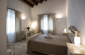 Comfort-huone | 1 makuuhuone, työpöytä, pimennysverhot, äänieristys