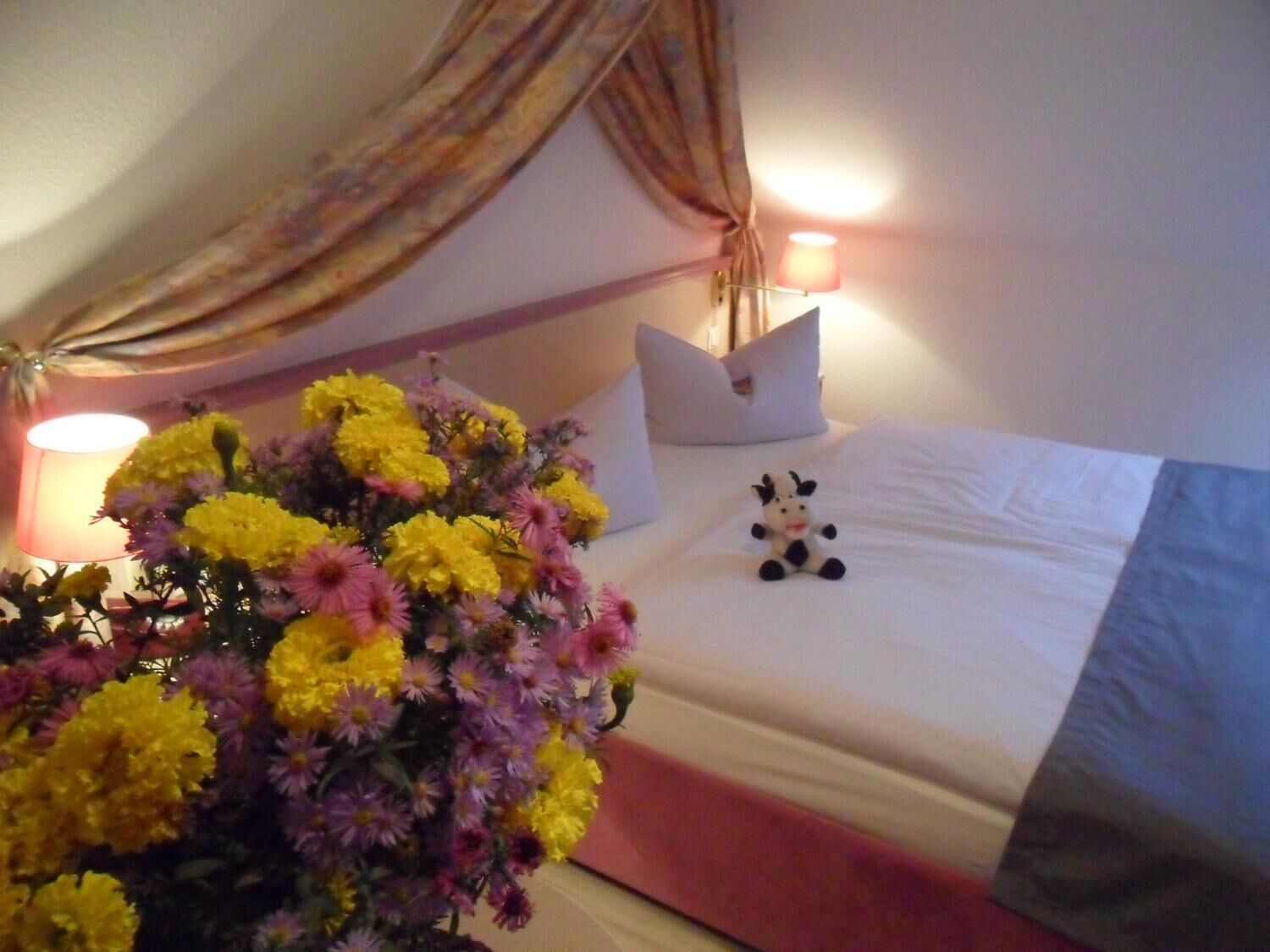 standard double room, 2 single beds | 1 bedroom, desk, laptop workspace, free wifi
