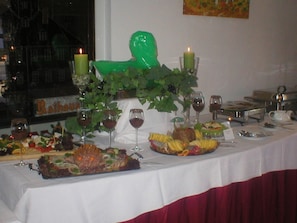 Breakfast, lunch and dinner served  - Alte Molkerei Hotel & Restaurant (Koelleda)
