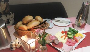 Desayuno buffet diario (EUR 11.90 por persona)