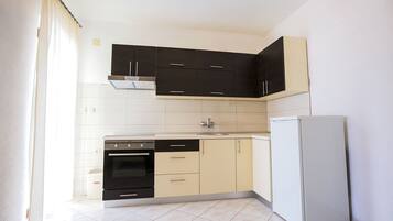Comfort Apartment, Balcony, Sea View (A2) | Private kitchen | Fridge, stovetop, coffee/tea maker, electric kettle