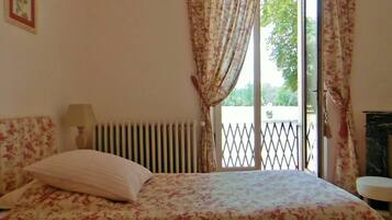 Luxury Double or Twin Room (Magnolia) | Premium bedding, memory foam beds, individually decorated