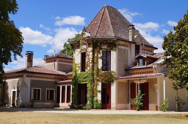 Front of property - Les Luz Chambres d'hôtes (Uzeste)