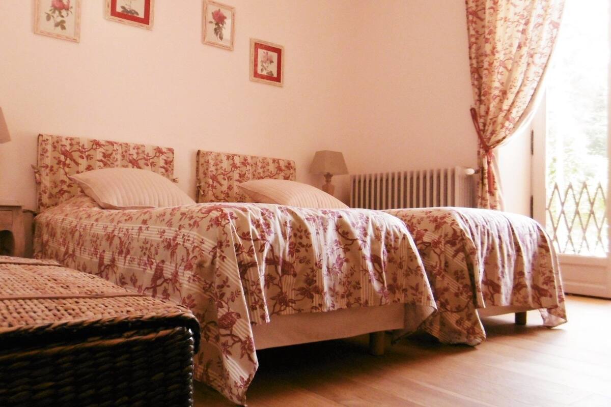 Chambre Luxe Double ou avec lits jumeaux (Magnolia) | Literie de qualité supérieure, matelas mémoire de forme