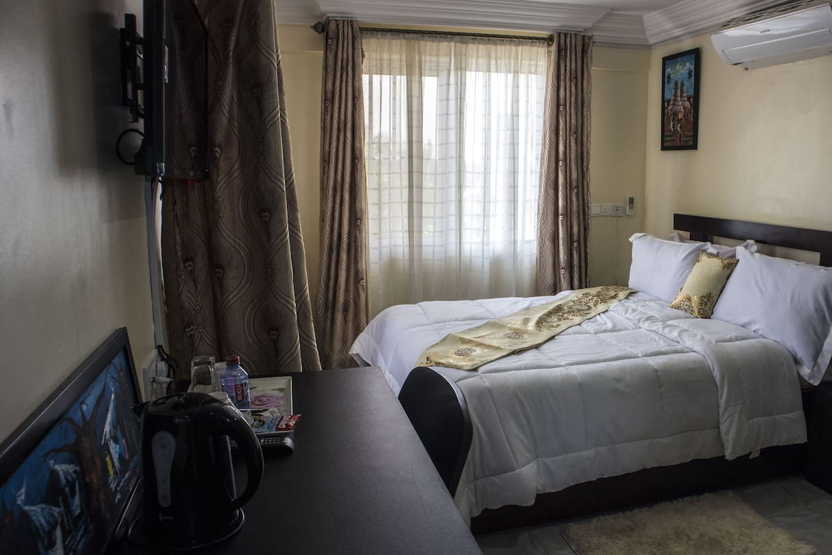 Standard Room | 1 bedroom, premium bedding, in-room safe, desk