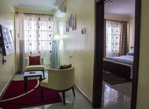 Suite junior | Ropa de cama de alta calidad y caja de seguridad en la habitación 