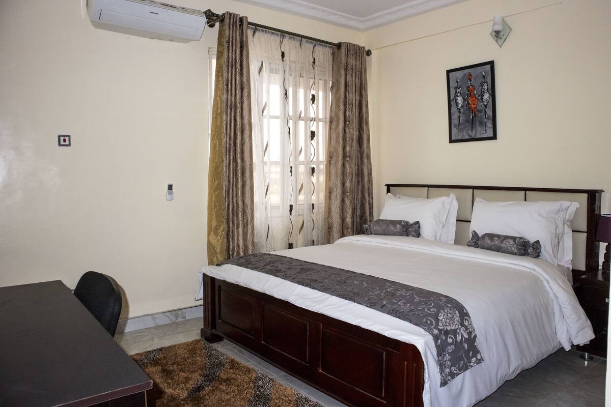 Junior Suite | 1 bedroom, premium bedding, in-room safe, desk