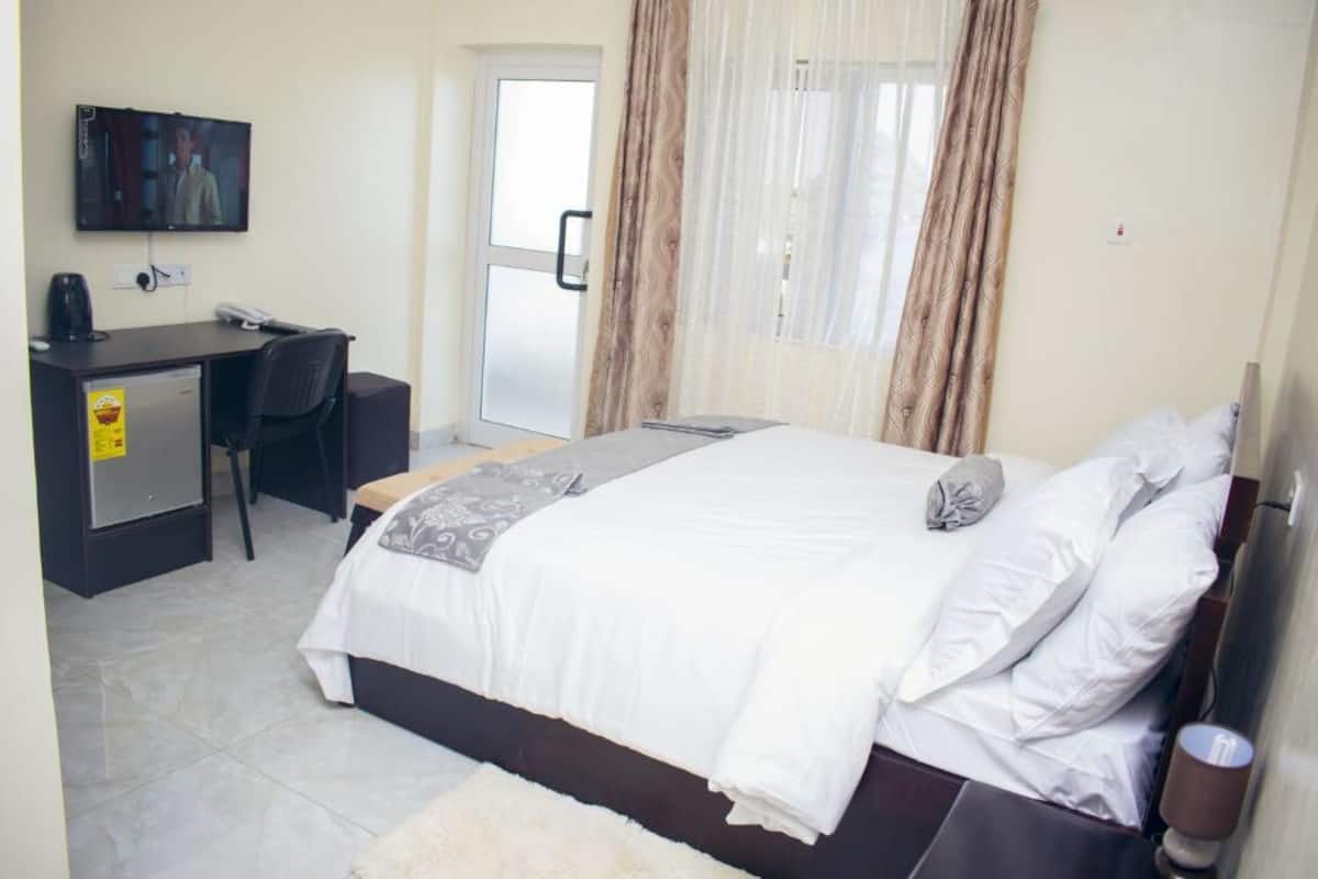 1 bedroom, premium bedding, in-room safe, desk