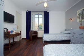 Traditional House, 6 Bedrooms