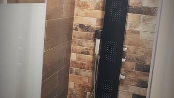 Superior Double Room | Bathroom