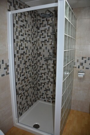 Double or Twin Room | Bathroom - Hostal Restaurante La Mancha (Ruidera)