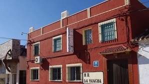 Front of property - Hostal Restaurante La Mancha (Ruidera)