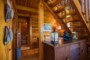 Flat-screen TV, Netflix - Mountain Cabin (Wolseley)