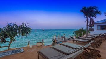 Aan het strand, wit zand