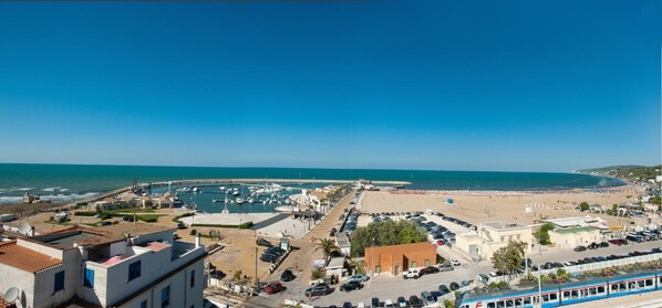 Private beach nearby, white sand, sun-loungers, beach umbrellas