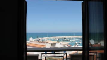 Minibar, két bảo mật tại phòng, bàn