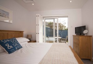 Premium bedding, individually decorated, individually furnished - Mawgan Porth Apartments (Newquay)
