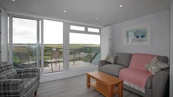 LĂ€genhet Superior - 1 sovrum - havsutsikt (No dogs) | Vardagsrum | Smart-tv