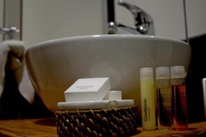 Dutxa, articles de tocador gratuïts i tovalloles