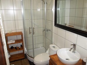 Departamento | Baño | Regadera, amenidades de baño gratuitas, toallas 