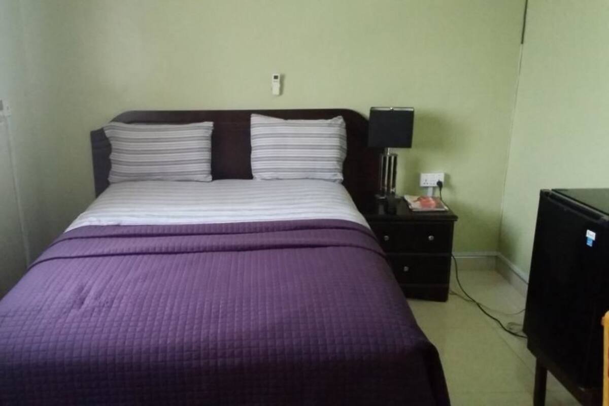 Standard Room, 1 Double Bed | In-room safe, desk, WiFi (free), bed sheets