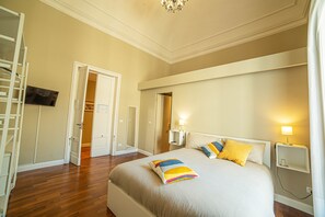 Habitación doble clásica, balcón | Ropa de cama de alta calidad y camas con efecto memoria 