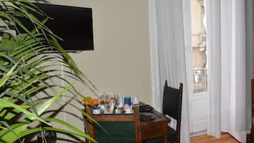 Chambre Triple Deluxe, balcon | Literie de qualité supérieure, matelas mémoire de forme