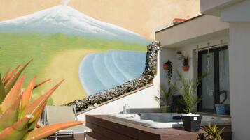 Geladeira grande, cafeteira/chaleira, chaleira elétrica