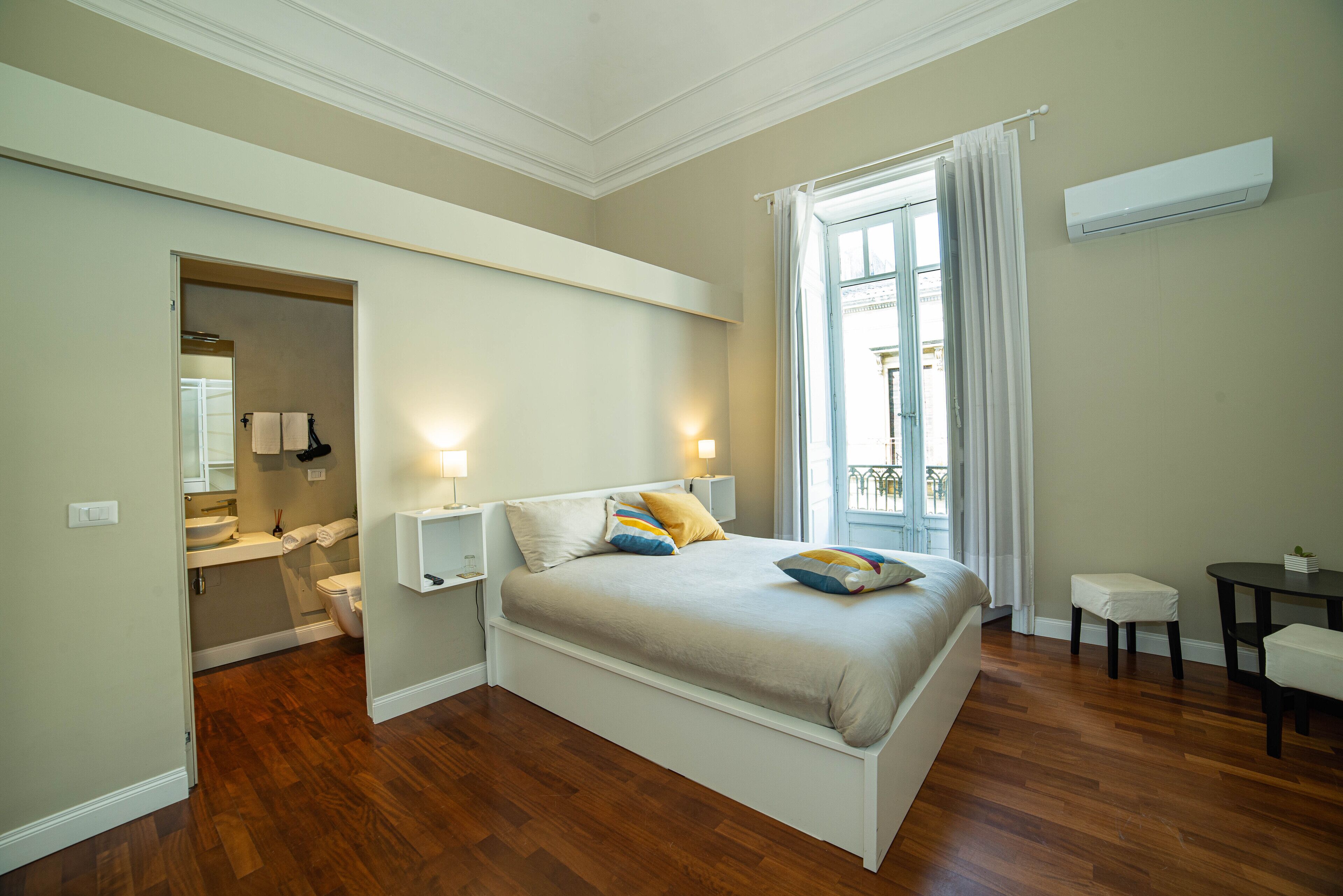 Premium bedding, memory foam beds, free minibar items