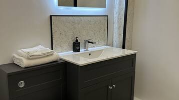 Superior Double Room, Ensuite | Bathroom