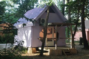 Cottage (Les Mimosas) | 1 bedroom, individually decorated, individually furnished - Camping BelleRive (Montfrin)