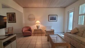 Leilighet, 2 soverom | Oppholdsområde | Flatskjerm-TV
