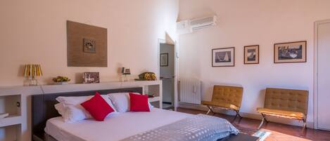 Apartment, 3 Bedrooms | 3 bedrooms, iron/ironing board, cribs/infant beds, free WiFi