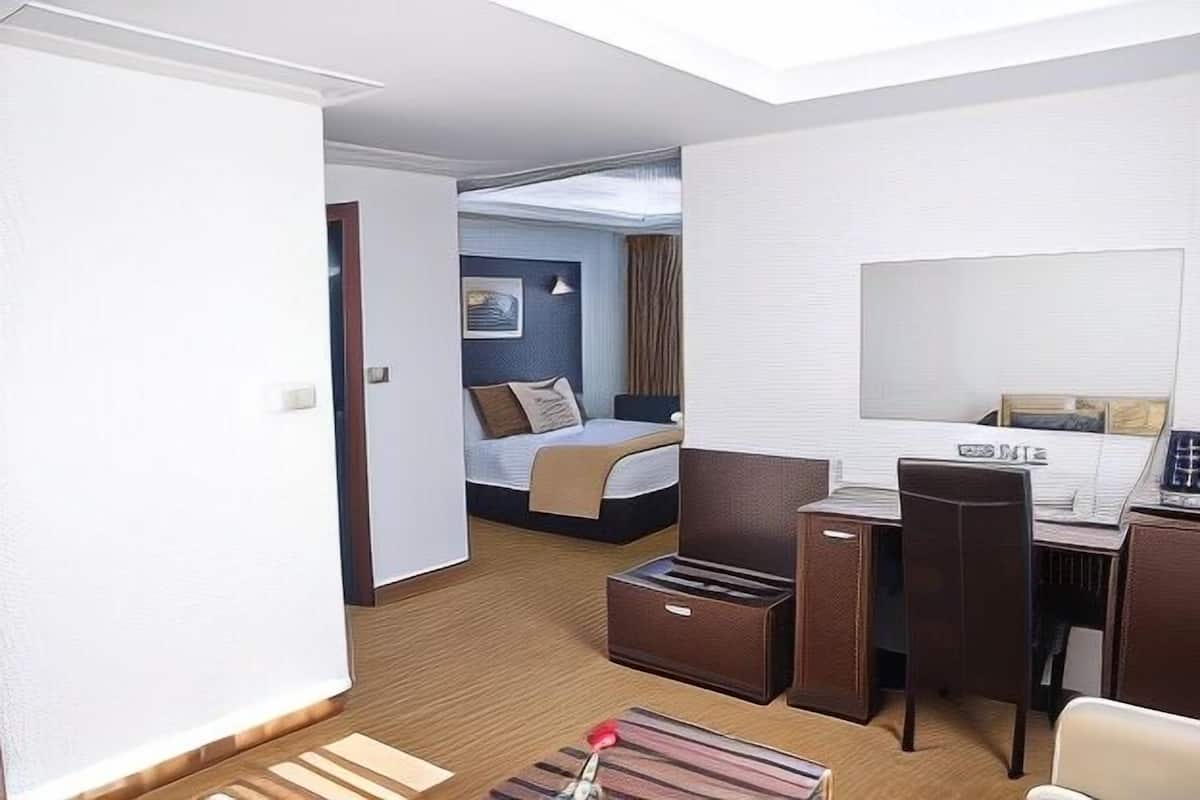1 Schlafzimmer, hochwertige Bettwaren, Zimmersafe, Schreibtisch