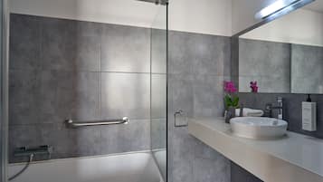 Deep-soaking bathtub, eco-friendly toiletries, hair dryer, towels