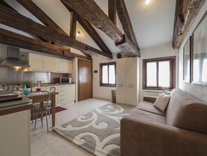 Apartment, 1 Bedroom, Smeraldo | 起居區 | 平面電視