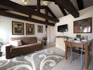 Apartment, 1 Bedroom, Smeraldo | Living area - Preziosa palace Apartments (Venice)