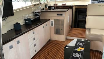 Mobil Karavan Eksklusif, pemandangan laut | Dapur pribadi | Lemari es, microwave, kompor, dan mesin espresso