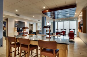 Café da manhã com buffet grátis todos os dias