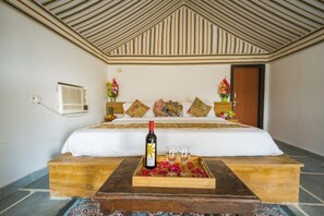 Super Deluxe Tent | Egyptian cotton sheets, premium bedding, memory foam beds, in-room safe