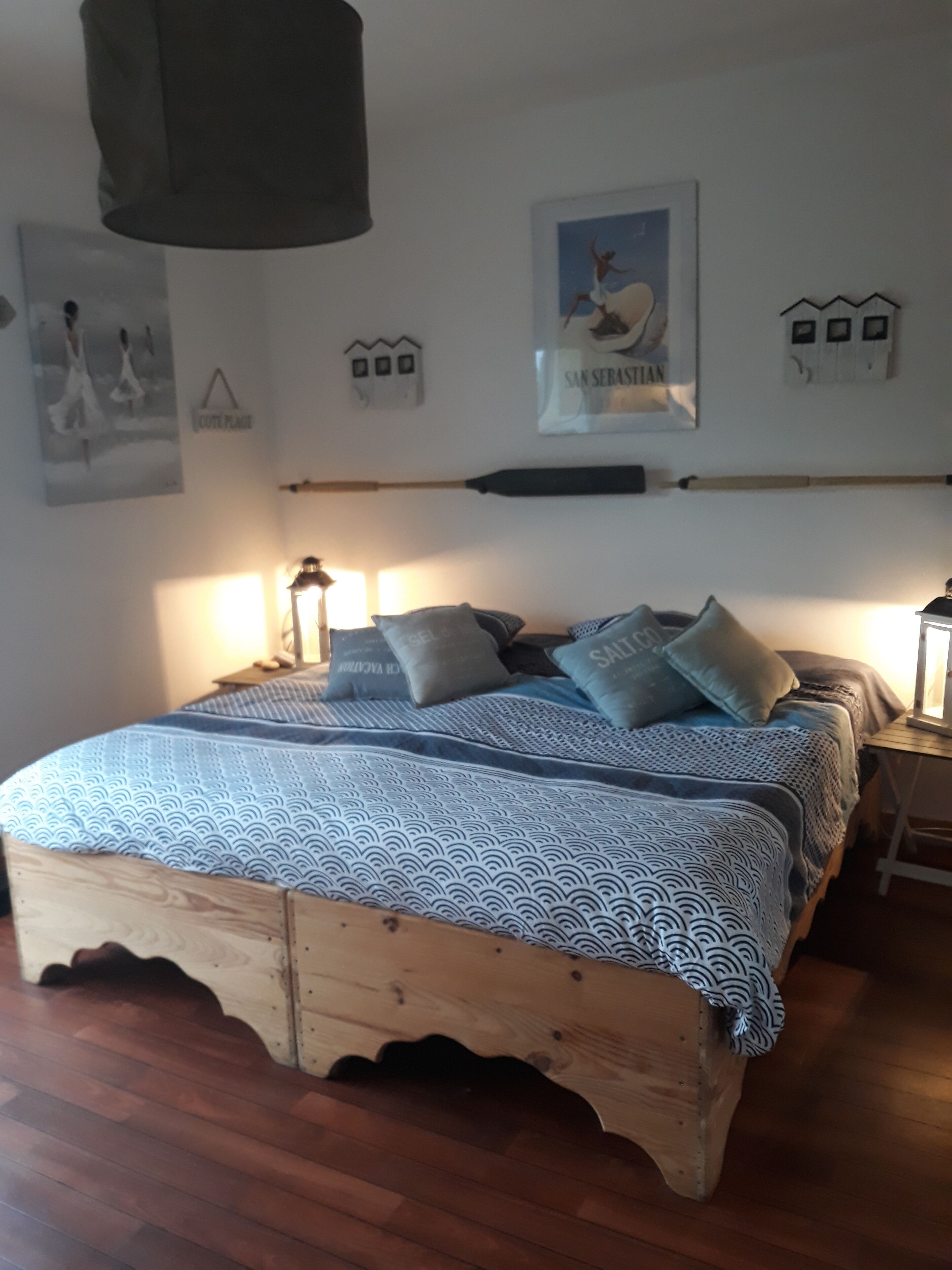 Chambre Double ou avec lits jumeaux (Fleur de sel) | 1 chambre, décoration personnalisée, ameublement personnalisé, bureau