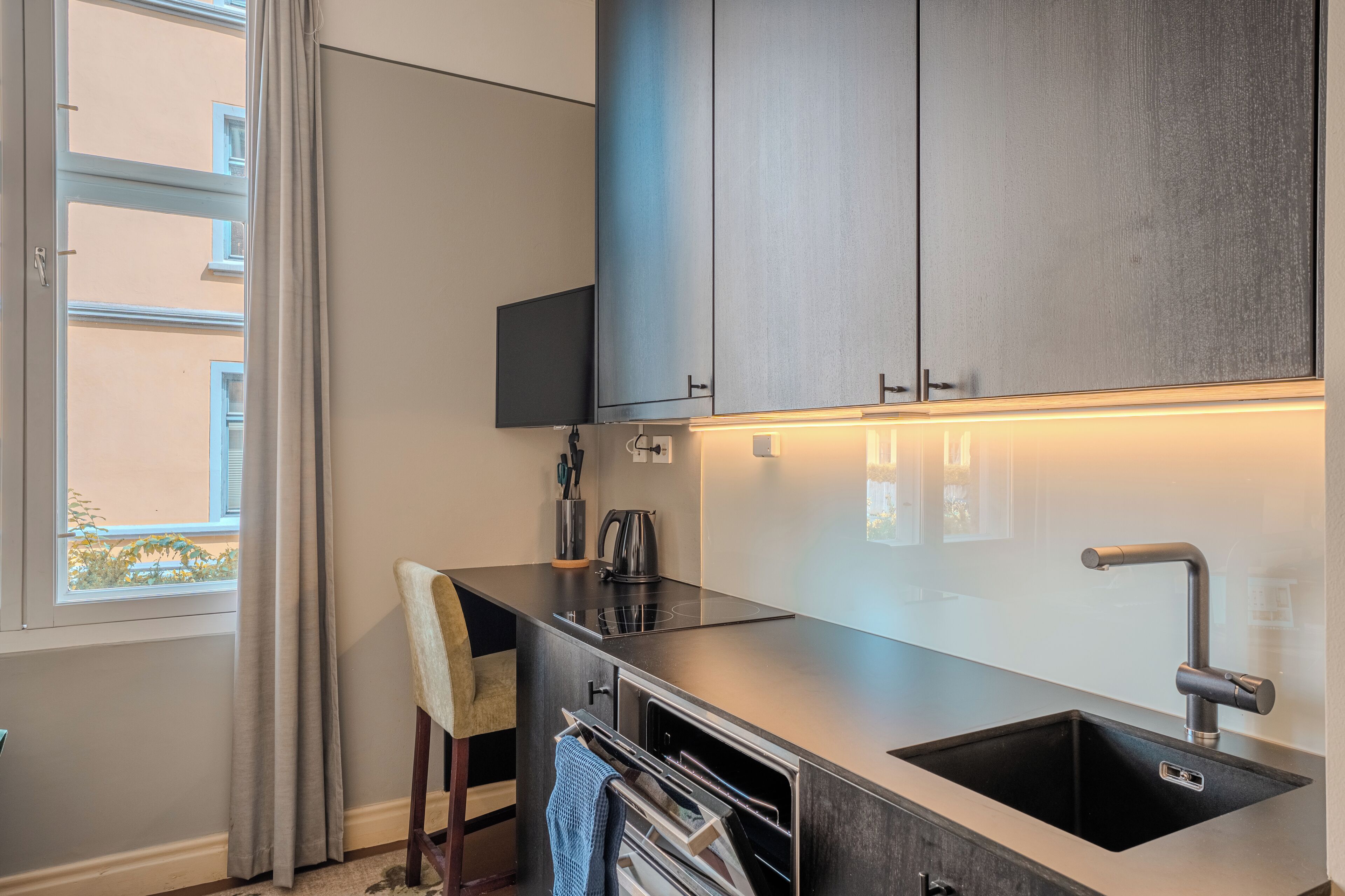 standard studio, 1 large single bed | private kitchen | fridge, stovetop, coffee/tea maker, electric kettle