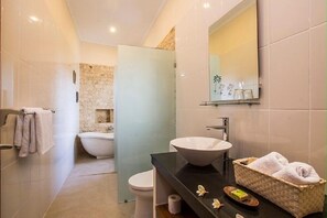Villa, 2 Bedrooms, Private Pool | Bathroom | Separate tub and shower, free toiletries, hair dryer, bathrobes - Villa Aurikari (Legian)
