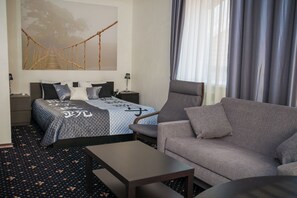 Quarto casal de uso individual, em dormitório misto, no piso térreo | Comodidades do quarto