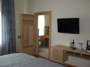 Minibar, Schreibtisch, Verdunkelungsvorhänge, schallisolierte Zimmer