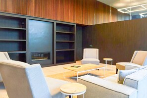 Fireplace - The Escape in Southern Cross Station (Melbourne)